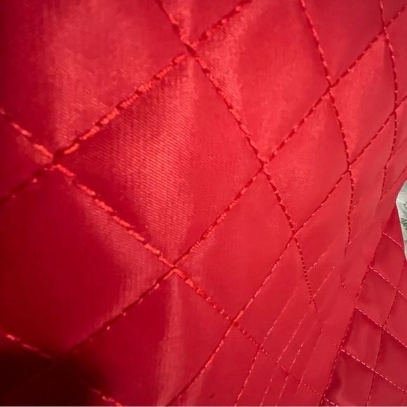 Red Quilted Tote Bag Gold Hardware Detail Canvas Strap Zip Closure NWOT - Picture 6 of 9